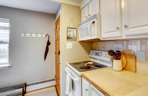 Cherry Creek Condominio | Luxe Denver Condo w/ Community Patio & Grill