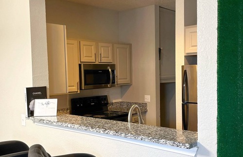Hollow Hills Casa | Luxe "Designer" Inspired Townhome