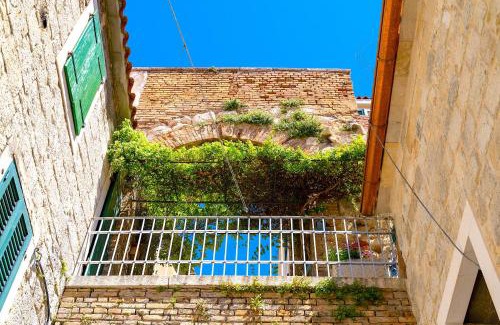 Old Town Apartamento | LUXE Diocletian Stones Split Centre