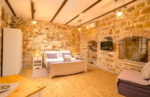 Old Town Apartamento | LUXE Diocletian Stones Split Centre
