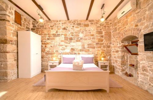 Old Town Apartamento | LUXE Diocletian Stones Split Centre