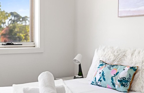 Panania Casa | Luxe Double Room in Panania - Nearby Stations & Shops - Shared Bathroom