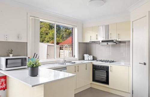 Panania Casa | Luxe Double Room in Panania - Nearby Stations & Shops - Shared Bathroom
