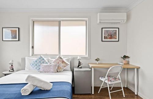 Panania Casa | Luxe Ensuite Queen Room in Panania - Nearby Station
