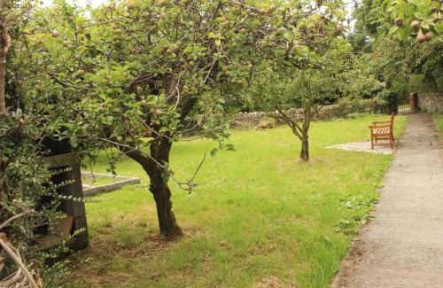 Llangefni Casa | Luxe Escape with Hot Tub, Games Room and 10 min to Sea