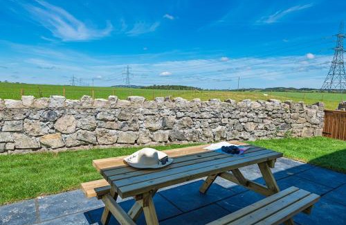 Llangefni Casa | Luxe Escape with Hot Tub, Games Room and 10 min to Sea
