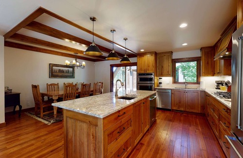 Sunriver Casa | 10 Fairway Lane: 5 BR / 7. 5 BA casa en Sunriver, capacidad para 14