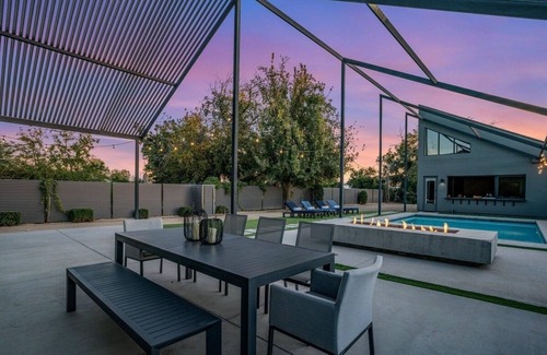 Coronado Casa | Luxe Estate with Guest House & Heated Pool & Firepit, & Rooftop Terrace near DT