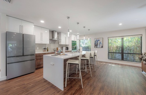 Beach Park Villa | Luxe Executive Home HEATED Pool, Outdoor Fireplace,Guesthouse!!