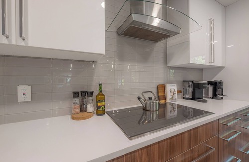 Beach Park Villa | Luxe Executive Home HEATED Pool, Outdoor Fireplace,Guesthouse!!