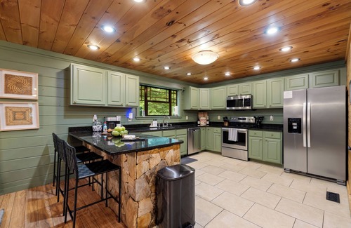 Sautee Nacoochee Cabina | Luxe Family Cabin w Hot Tub, Sauna, Game Room, & Fire Pit. Only 10 Min to Helen