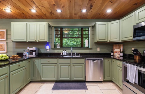Sautee Nacoochee Cabina | Luxe Family Cabin w Hot Tub, Sauna, Game Room, & Fire Pit. Only 10 Min to Helen