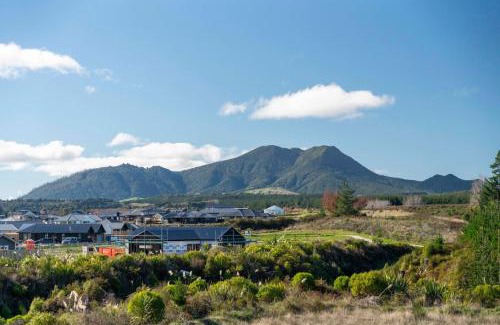 Wharewaka Casa | Luxe Family Haven in Wharewaka
