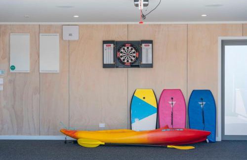 Wharewaka Casa | Luxe Family Haven in Wharewaka
