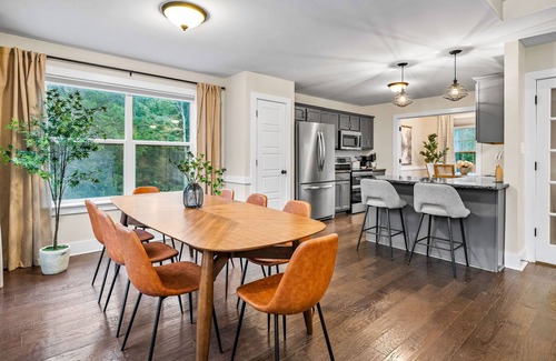Waddy Casa | ✨Luxe Farmhouse✨Bourbon Trail✨ 4 king Beds ✨Hot Tub Games Trails sleeps 16