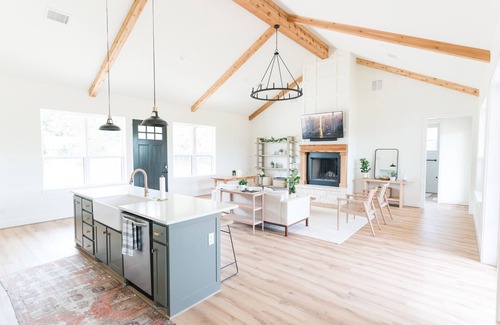 Glen Rose Casa | Luxe Farmhouse | Fossil Rim | Dino Valley | Tesla + EV Charging