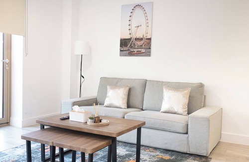Slough Apartamento | Luxe Flat 2BD|Free Parking