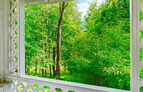 Andover Casa | Luxe Gated Mansion - Basketball Court Movie Theater Acreage