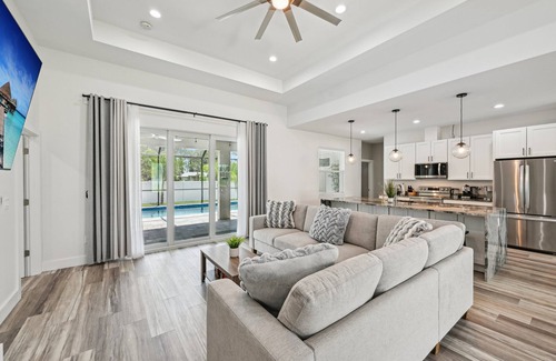 North Port Casa | 🌟 🆕 Luxe Gem w Heated Saltwater Pool, Spa & Privacy Fence.