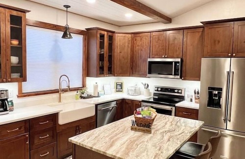 Kalispell Casa | Luxe: Glacier Haus adventure base, hot tub!