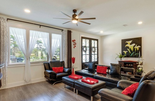 Gulf Breeze Casa | Luxe Gulf Breeze Vacation Rental: Furnished Patio!