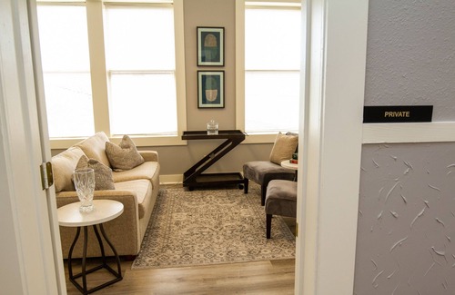 Jackson Apartamento | Luxe historic downtown 1-bedroom corporate apartment with WiFi, fitness room