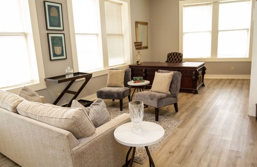 Jackson Apartamento | Luxe historic downtown 1-bedroom corporate apartment with WiFi, fitness room
