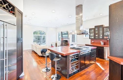 Skokie Casa | Luxe Home 20 min from Downtown Chicago ,heated indoor pool, Spa bath, tree house
