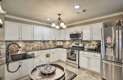 Cypress Casa | Luxe Home 30 Miles to Houston w/ Pool & Grill