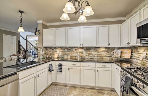 Cypress Casa | Luxe Home 30 Miles to Houston w/ Pool & Grill