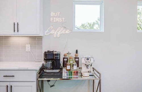 Durham Casa | Luxe Home 4 Mins to Duke, DPAC, Downtown Durham | King Beds, Pool, Fire Pit, BBQ, Pet OK