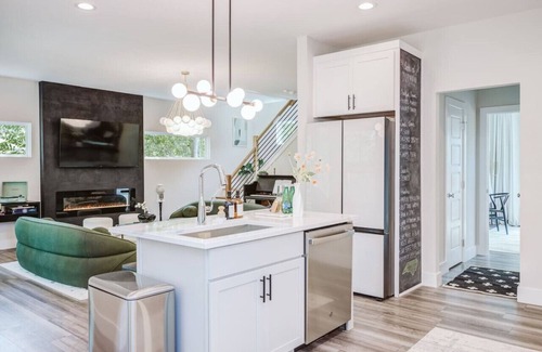 Durham Casa | Luxe Home 4 Mins to Duke, DPAC, Downtown Durham | King Beds, Pool, Fire Pit, BBQ, Pet OK