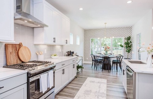 Durham Casa | Luxe Home 4 Mins to Duke, DPAC, Downtown Durham | King Beds, Pool, Fire Pit, BBQ, Pet OK