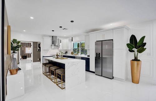 Golden Glades Casa | LUXE HOME: Heated Pool, BKT Ball Court, Pickleball etc.