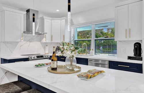 Golden Glades Casa | LUXE HOME: Heated Pool, BKT Ball Court, Pickleball etc.
