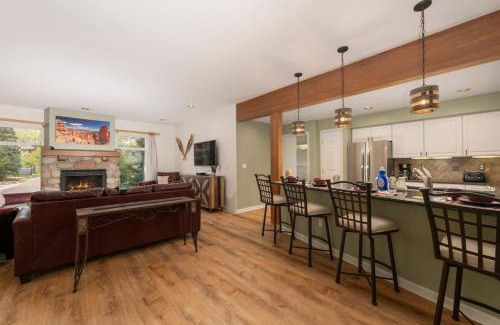Old Town Apartamento | Luxe Home Minutes To Skiing Hot Tub