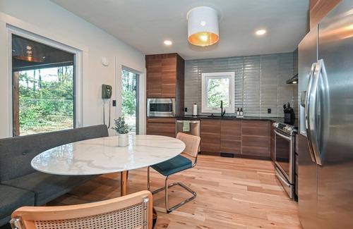 Matthews Casa | *LUXE*HOTTUB*FIREPIT*SUPERHOST*Walk2DTMatthews*EV*