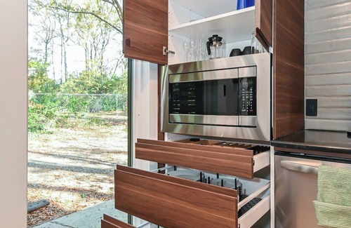 Matthews Casa | *LUXE*HOTTUB*FIREPIT*SUPERHOST*Walk2DTMatthews*EV*