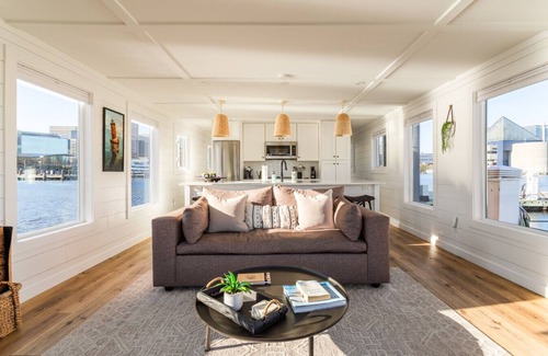 Eastport Alquiler De Eote | Luxe Houseboat: Breathtaking Skyline 360 Views