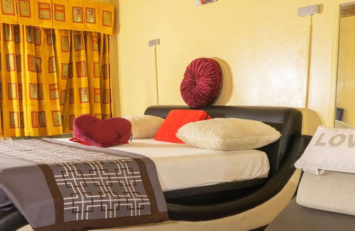 Dolton Hotel | Luxe Inn and Suites