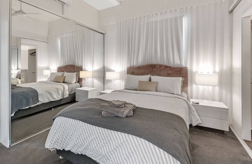 Teneriffe Casa | Luxe Inner-City Home w/SkylineViews ~ Teneriffe