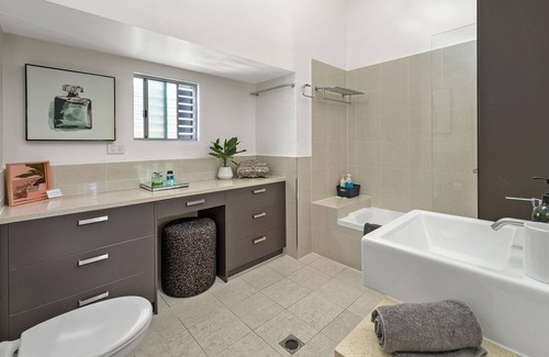 Teneriffe Casa | Luxe Inner-City Home w/SkylineViews ~ Teneriffe