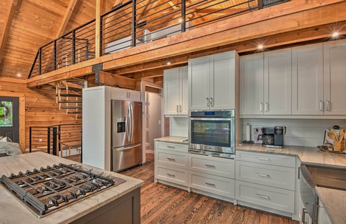 Jasper Cabina | Luxe Jasper Cabin w/ Deck + Blue Ridge Mtn Views!
