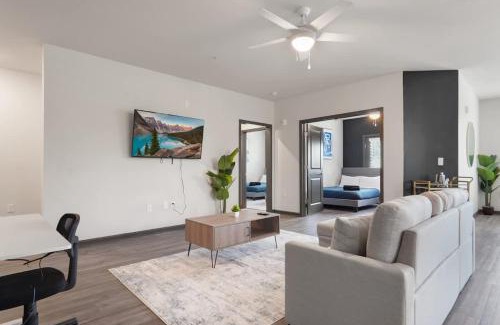 North Raleigh Apartamento | Luxe King 3 Bedroom Suite North Raleigh