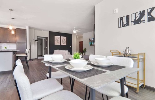 North Raleigh Apartamento | Luxe King 3 Bedroom Suite in North Raleigh NC!