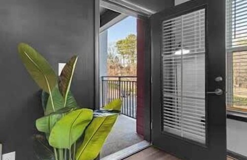 North Raleigh Apartamento | Luxe King 3BR Suite in North Raleigh!