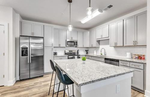 Hayes Apartamento | Luxe King 3BR Suite Mins to Downtown Durham