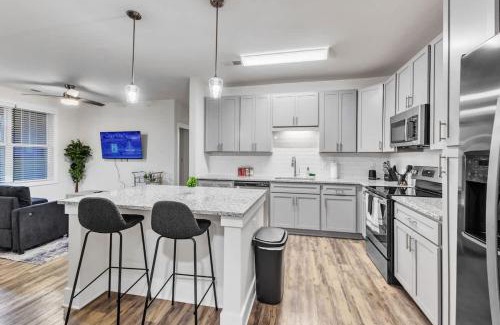 Hayes Apartamento | Luxe King 3BR Suite Mins to Downtown Durham