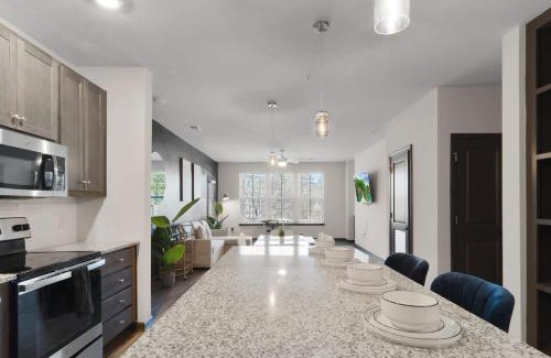 North Raleigh Apartamento | Luxe King 3BR Suite North Raleigh