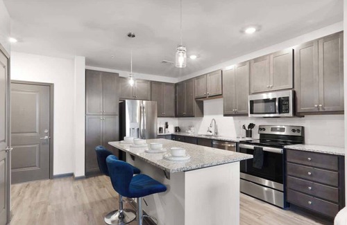 North Raleigh Apartamento | Luxe King 3BR Suite North Raleigh!